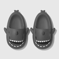 Pantoufles en forme de requin